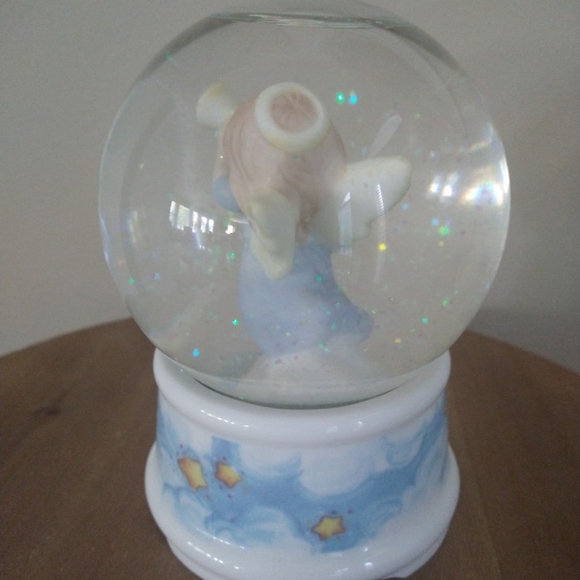 Brand new Precious Moments "Joy to the World" musical Snowglobe. Vintage 1996 - Picture 2 of 4